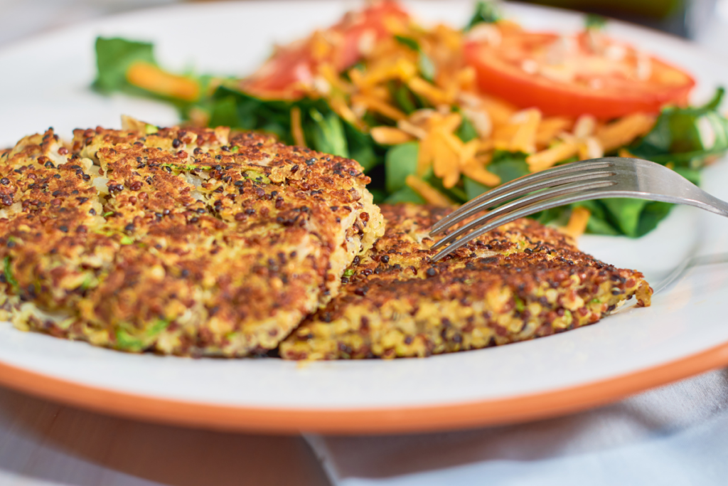Hambúrguer de frango com quinoa
